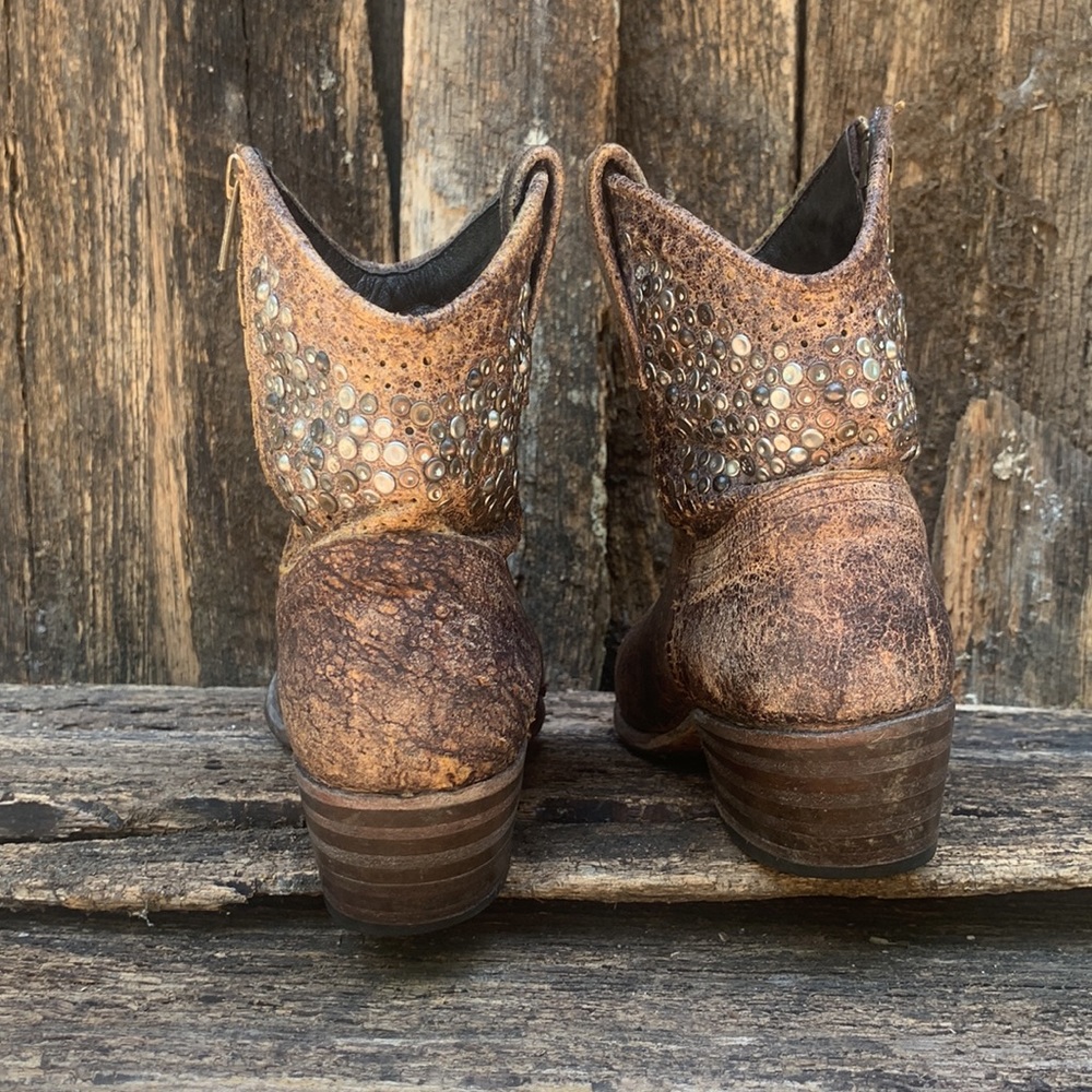 🤎🤍🖤Frye Deborah Studded Western Short Boots $598 Made in Spain 🇪🇸 - Picture 9 of 16
